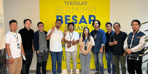 Argi Tendo with participants after Astra Life AI training workshop with Infused and Latih AI