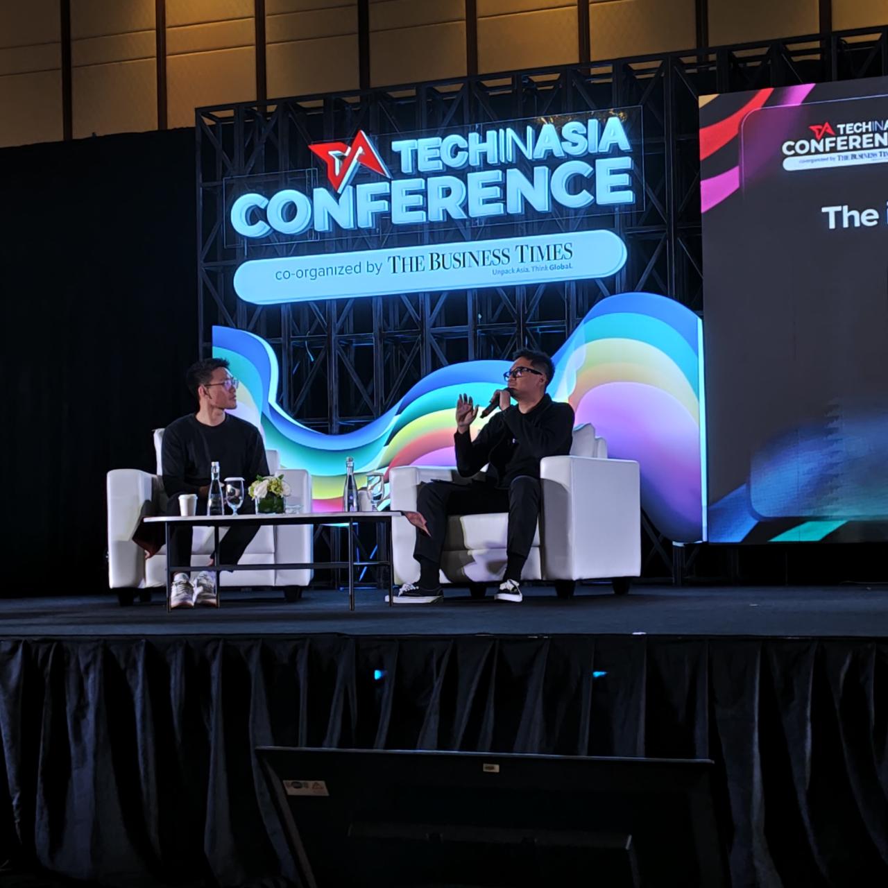Argi Tendo moderating a session at Tech in Asia Conference